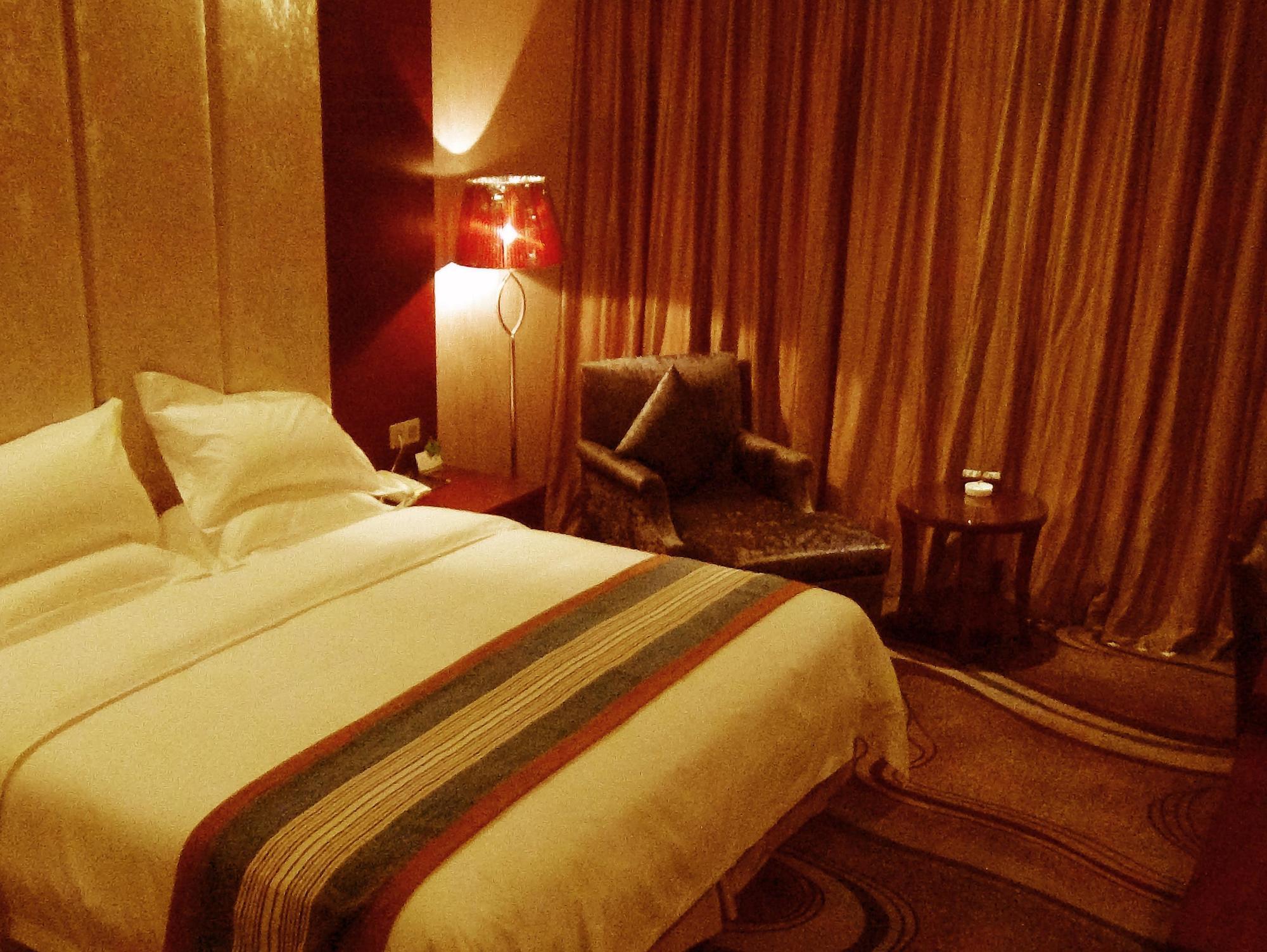 Mingcheng Times Hotel Чънду Екстериор снимка