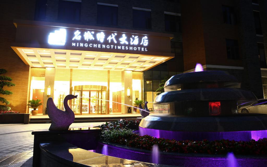 Mingcheng Times Hotel Чънду Екстериор снимка