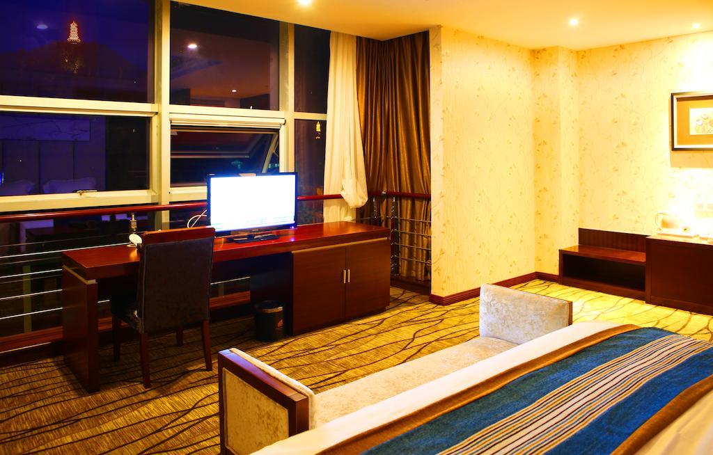 Mingcheng Times Hotel Чънду Стая снимка