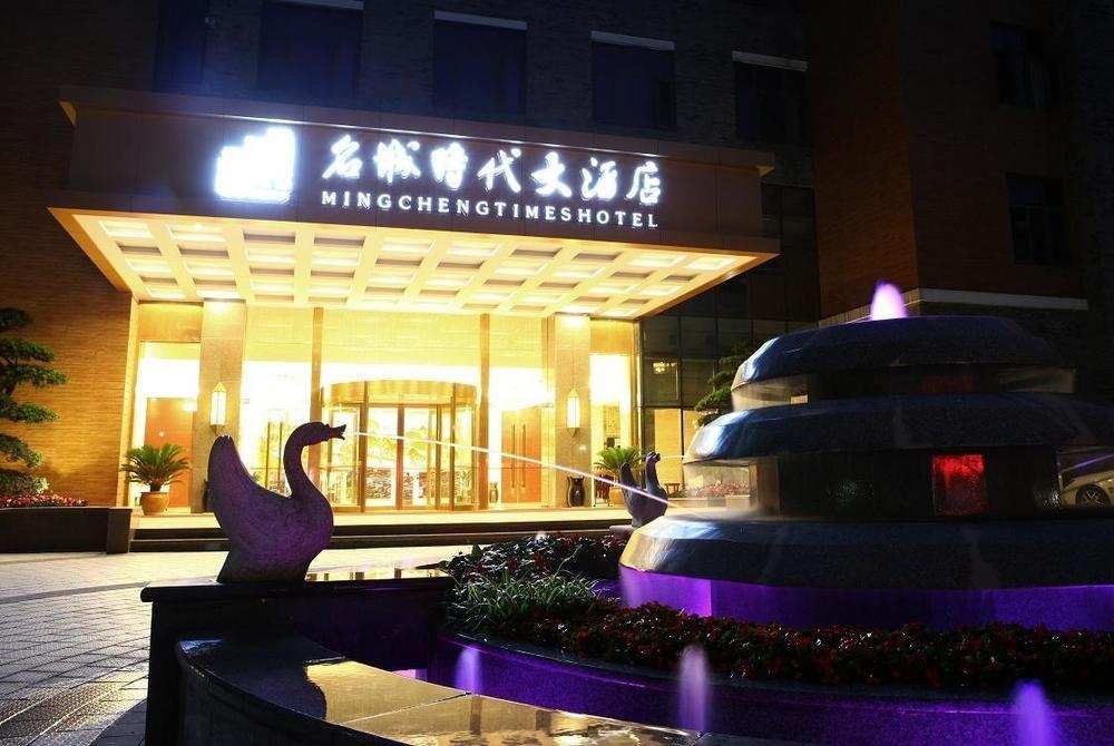Mingcheng Times Hotel Чънду Екстериор снимка