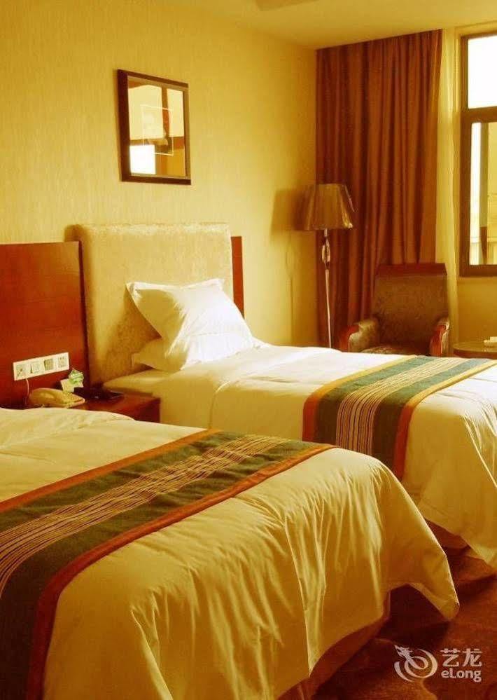 Mingcheng Times Hotel Чънду Екстериор снимка