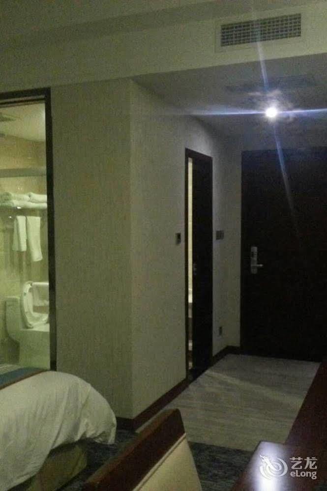 Mingcheng Times Hotel Чънду Екстериор снимка